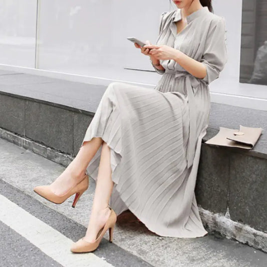 Elegant Summer Dress with High Neck and Pleats